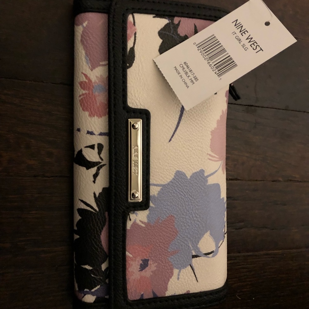 Nine West wallet
